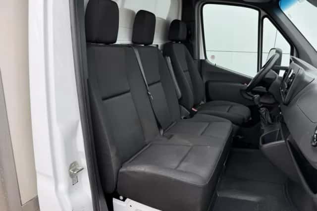 Mercedes-Benz Sprinter (2023) thumbnail 6
