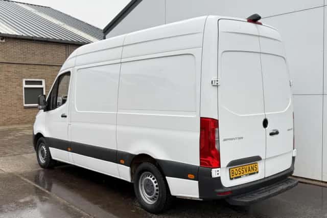 Mercedes-Benz Sprinter (2022) thumbnail 2