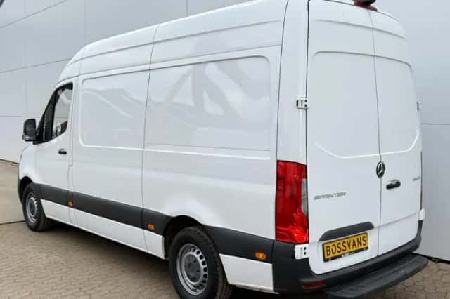 Mercedes-Benz Sprinter (2022) thumbnail 2