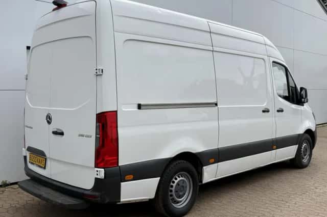 Mercedes-Benz Sprinter (2022) thumbnail 3