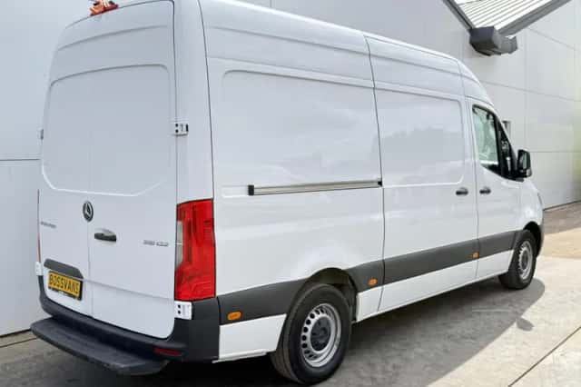 Mercedes-Benz Sprinter (2022) thumbnail 3