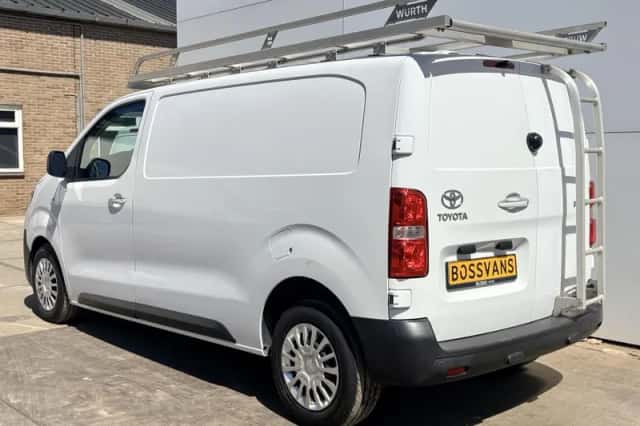 Toyota Proace (2023) thumbnail 2