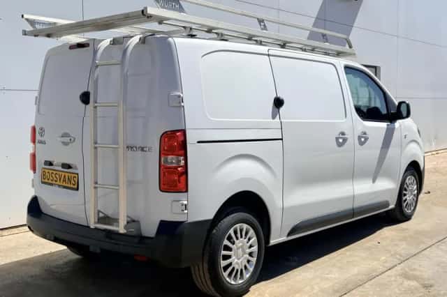 Toyota Proace (2023) thumbnail 3