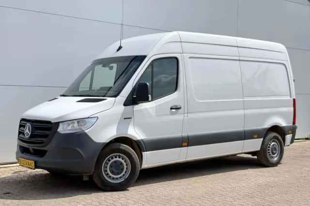 Mercedes-Benz eSprinter (2022) thumbnail 1