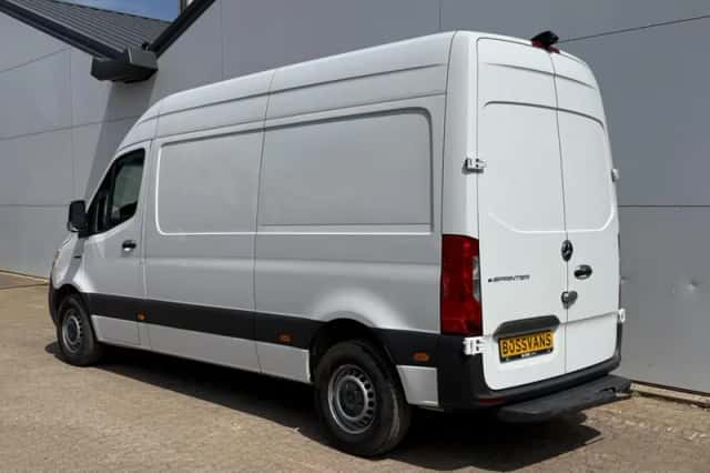 Mercedes-Benz eSprinter (2022) thumbnail 2