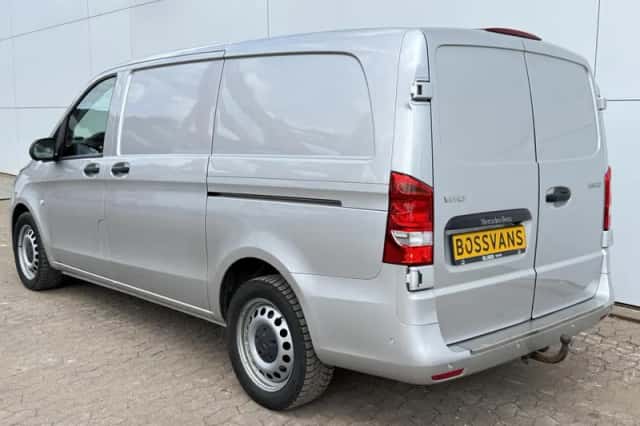 Mercedes-Benz Vito (2021) thumbnail 2