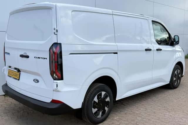 Ford E transit custom (2026) thumbnail 3