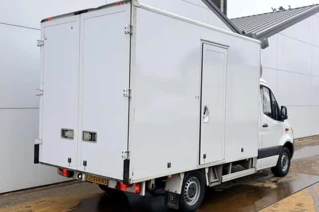 Mercedes-Benz Sprinter (2023) thumbnail 3