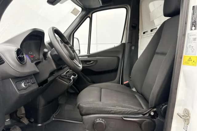 Mercedes-Benz Sprinter (2023) thumbnail 5