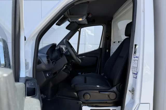 Mercedes-Benz Sprinter (2023) thumbnail 5