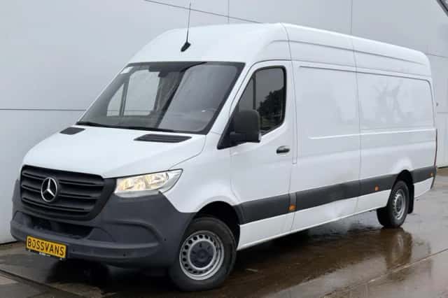 Mercedes-Benz Sprinter (2022) thumbnail 1