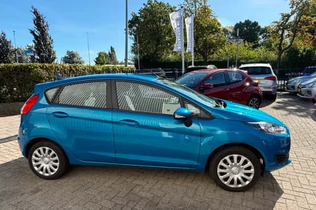 Ford Fiesta (2013) thumbnail 3