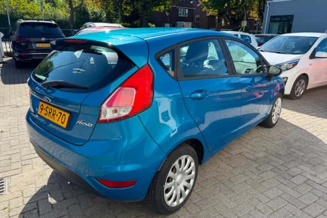 Ford Fiesta (2013) thumbnail 4