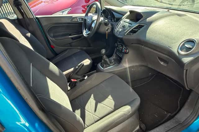 Ford Fiesta (2013) thumbnail 5