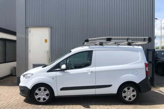 Ford Transit Courier (2017) thumbnail 3