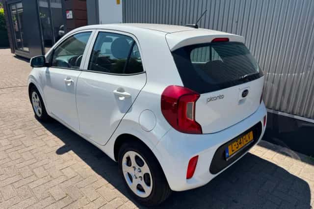 Kia Picanto (2021) thumbnail 6