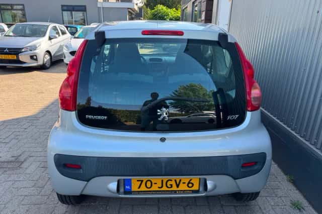 Peugeot 107 (2009) thumbnail 5