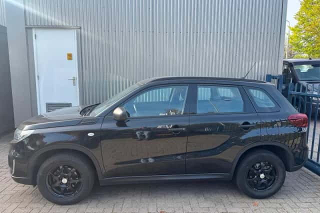 Suzuki Vitara (2023) thumbnail 3