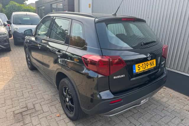 Suzuki Vitara (2023) thumbnail 4