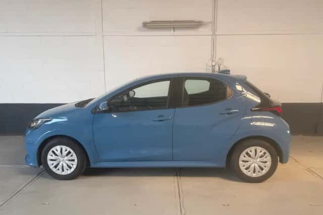 Toyota Yaris (2021) thumbnail 3