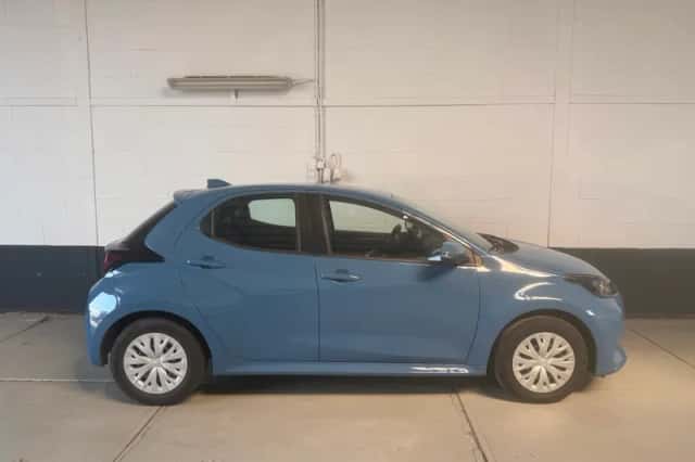 Toyota Yaris (2021) thumbnail 4