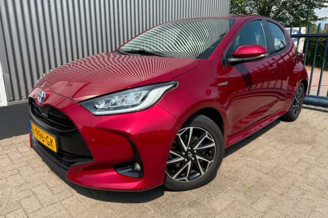 Toyota Yaris (2021) thumbnail 2
