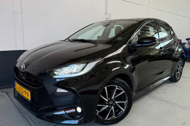 Toyota Yaris (2021) thumbnail 2