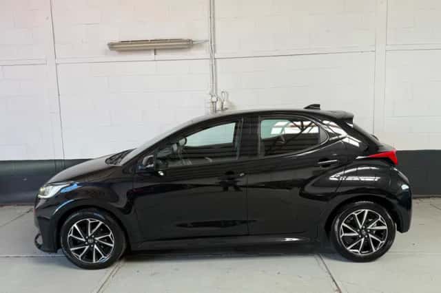 Toyota Yaris (2021) thumbnail 3