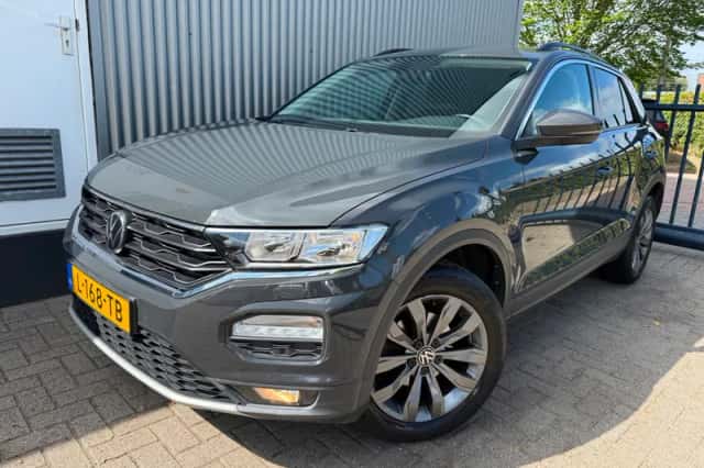 Volkswagen T-Roc (2021) thumbnail 5