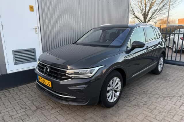 Volkswagen Tiguan (2021) thumbnail 1