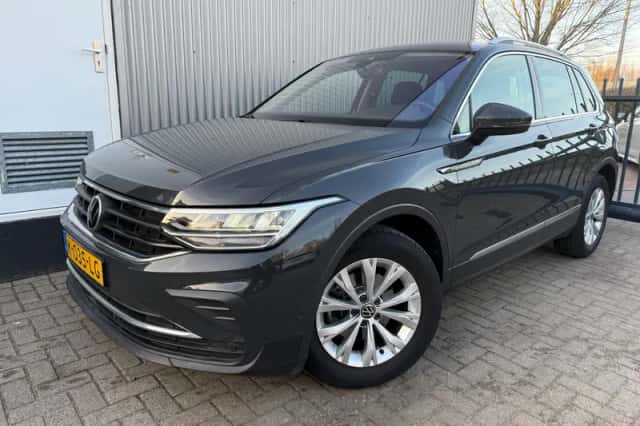 Volkswagen Tiguan (2021) thumbnail 2
