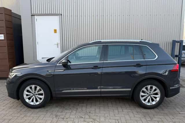 Volkswagen Tiguan (2021) thumbnail 3