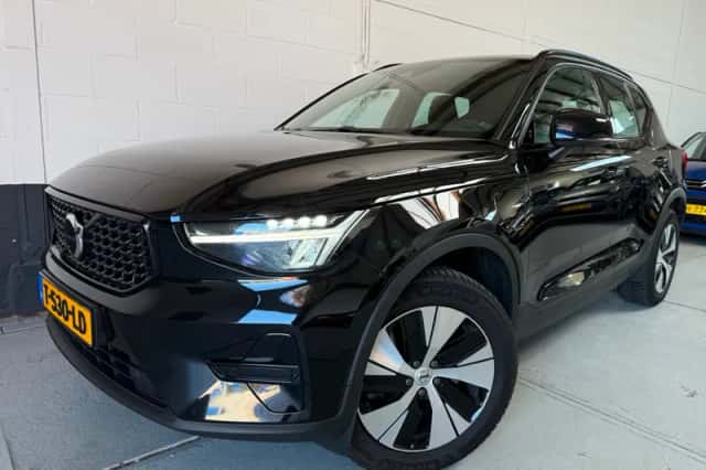 Volvo XC40 (2023) thumbnail 2