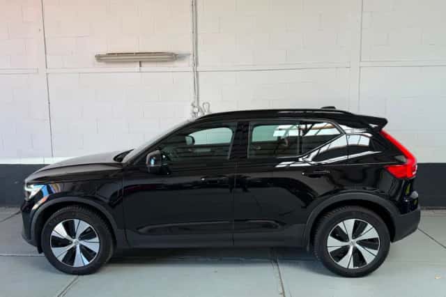 Volvo XC40 (2023) thumbnail 3