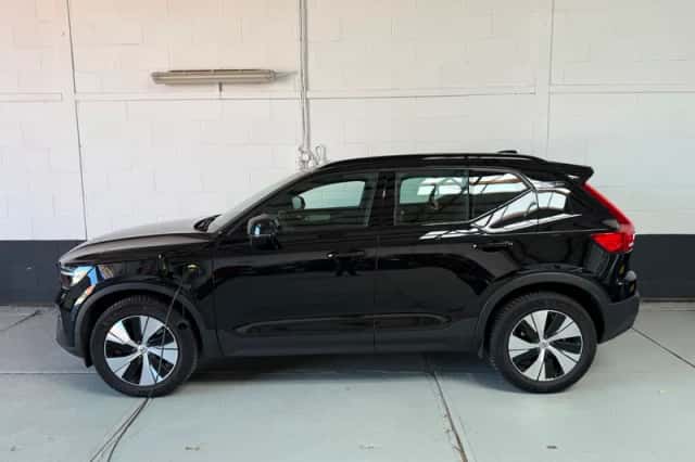 Volvo XC40 (2023) thumbnail 4