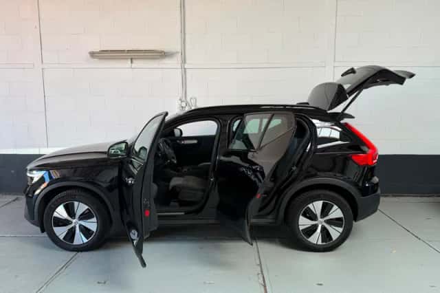 Volvo XC40 (2023) thumbnail 5