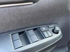 Toyota Yaris Cross (2025) thumbnail 17