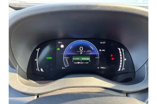 Toyota Yaris Cross (2025) thumbnail 3
