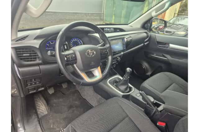 Toyota Hilux (2019) thumbnail 2