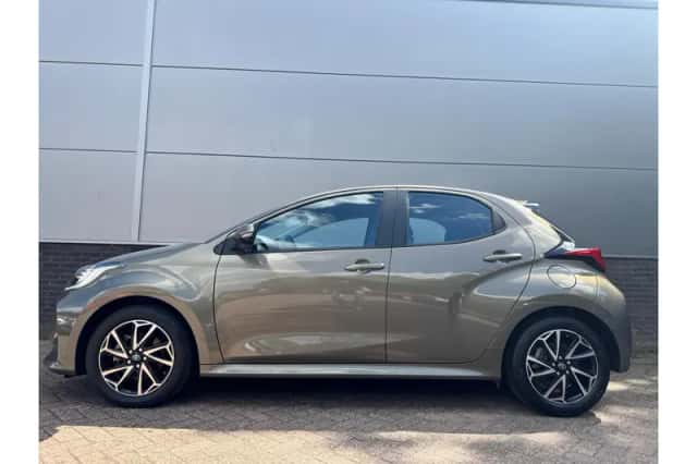 Toyota Yaris (2023) thumbnail 2