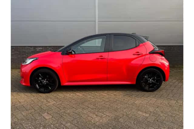 Toyota Yaris (2024) thumbnail 2