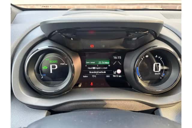 Toyota Yaris (2024) thumbnail 3