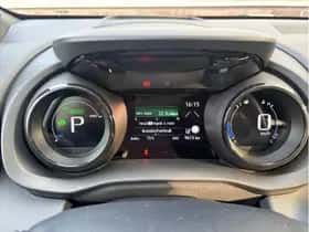 Toyota Yaris (2024) thumbnail 3