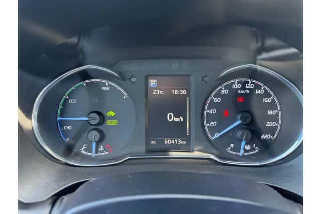 Toyota Yaris (2017) thumbnail 3