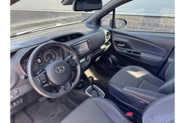 Toyota Yaris (2017) thumbnail 4