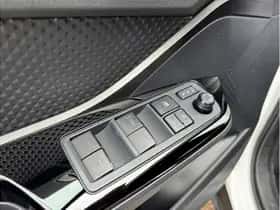 Toyota C-HR (2023) thumbnail 14