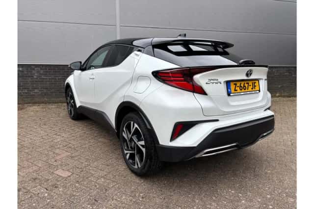 Toyota C-HR (2023) thumbnail 4
