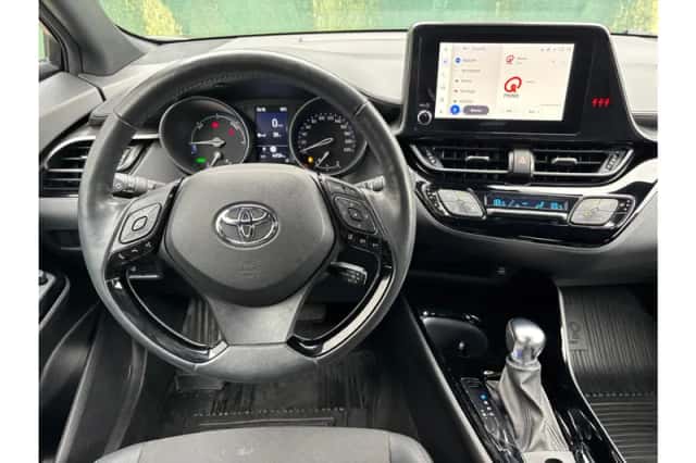 Toyota C-HR (2023) thumbnail 5