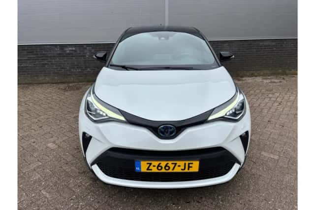 Toyota C-HR (2023) thumbnail 6
