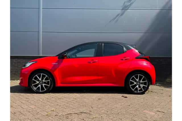 Toyota Yaris (2020) thumbnail 2